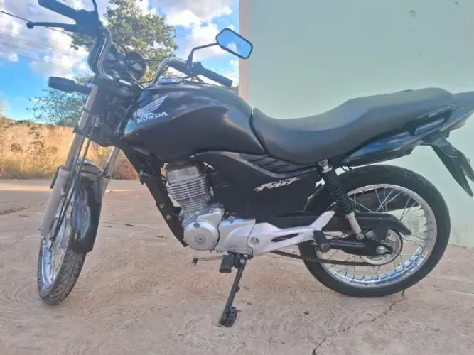 Vendo Fan 150, em ótimas condições