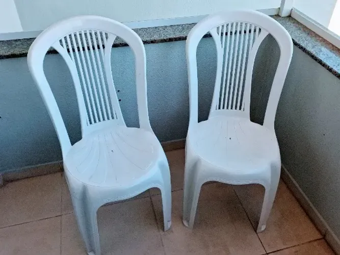 Par de Cadeiras Plástica Empilhável Bistro