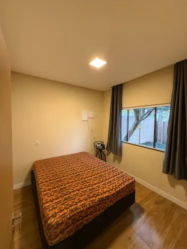 Cama Queen box novas nunca usadas