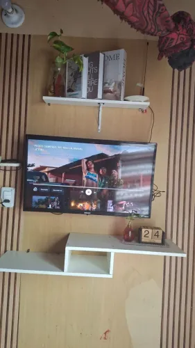 Televisão 32 polegadas acompanha painel