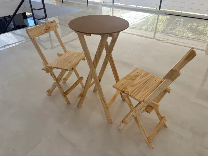 Jogo de Mesa e Cadeiras