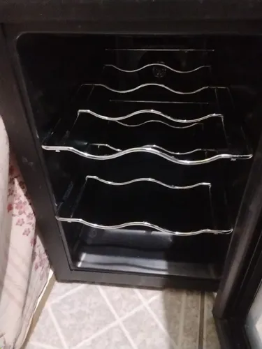 Adega climatizada 8 litros (troco por tv smartv )