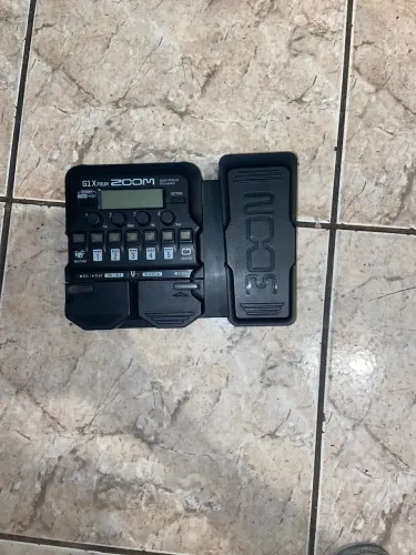 Pedaleira ZOOM G1X FOUR