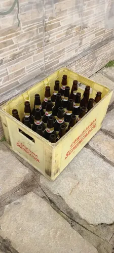 Grade de cerveja vazia