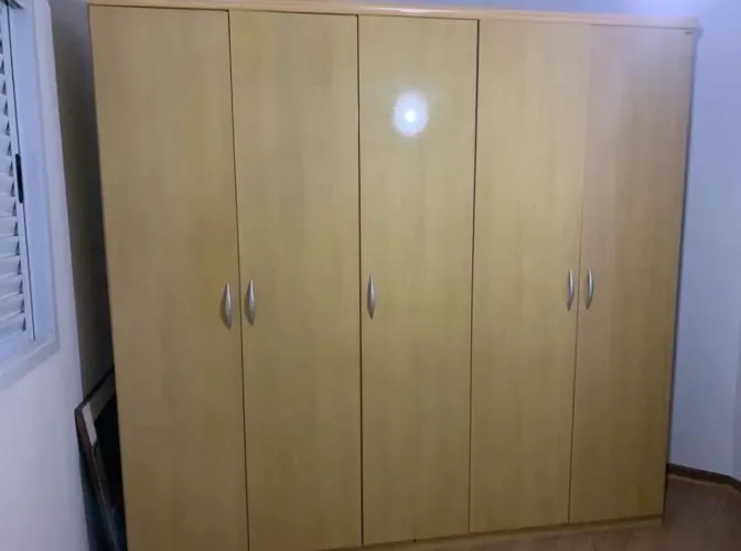 Armário guarda-roupa 5 portas com cabide