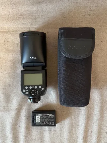 Flash Godox V1S Speedlight para câmeras Sony (usado - excelente estado)
