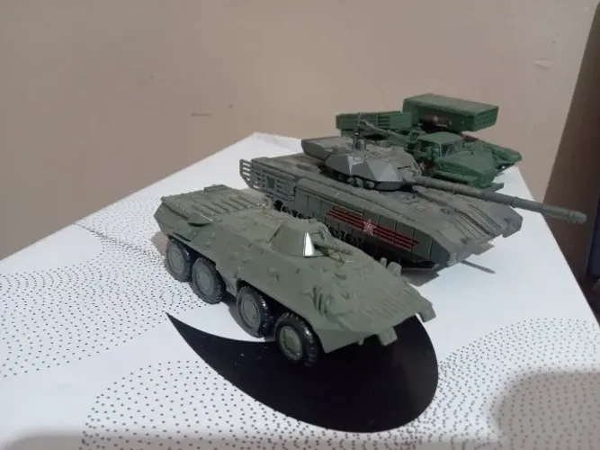 Kit Miniaturas Tos-1, BM-21, BTR 80 e T14 Armata escala 1/72