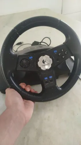 Volante Logitech com Borboleta, completo. Aceito Trocas por peças de hardware 