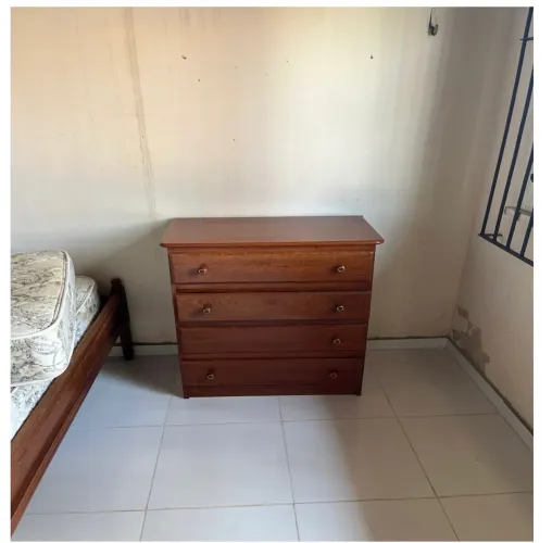 Cômoda em madeira 