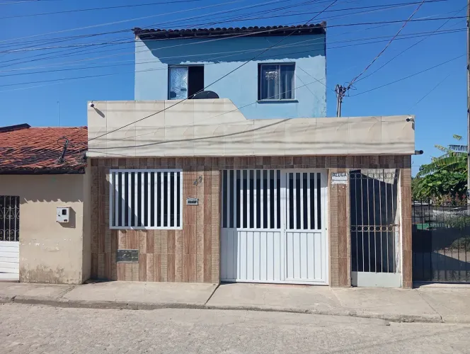 Casa duplex com acesso individual mais duas kitnet nos fundos, no bairro Bugio