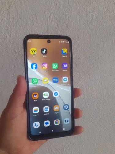 Vendo Ou Troco Moto g32 128g TD Bom pegando tudo ok trincado fios de cabelo N interfere nd