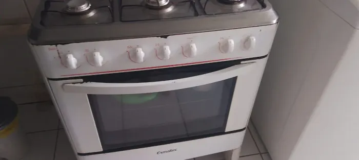 Fogão 6 bocas usado, 150 reais pra vender logo