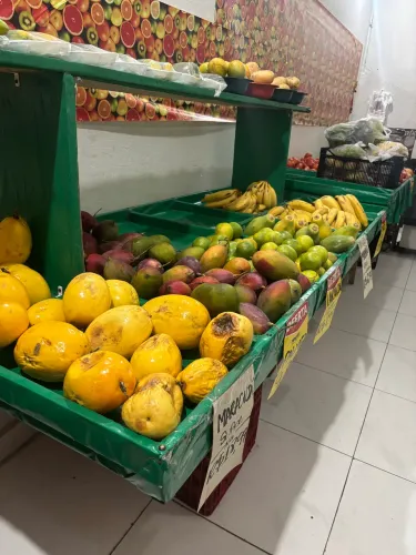 Expositor com divisorias ideal para hortifrut