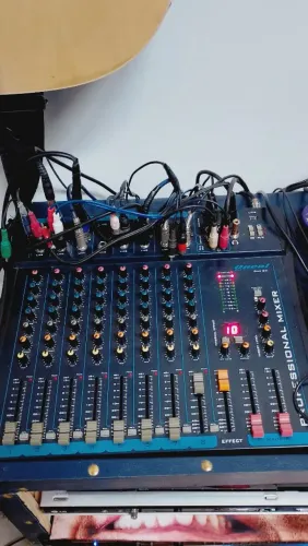 Mesa de som Oneal 8- Canais