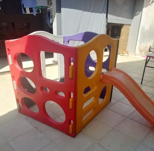 Playground Xalingo com escorregador 