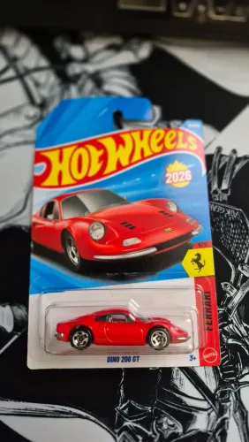 Hot Wheels Ferrari Dino 206 GT Vermelha - Lacrada na Cartela