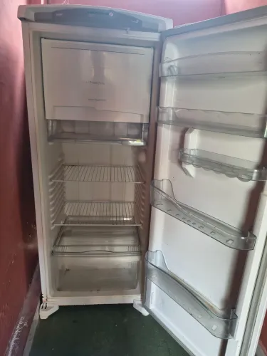 Geladeira Consul Frost Free conservada