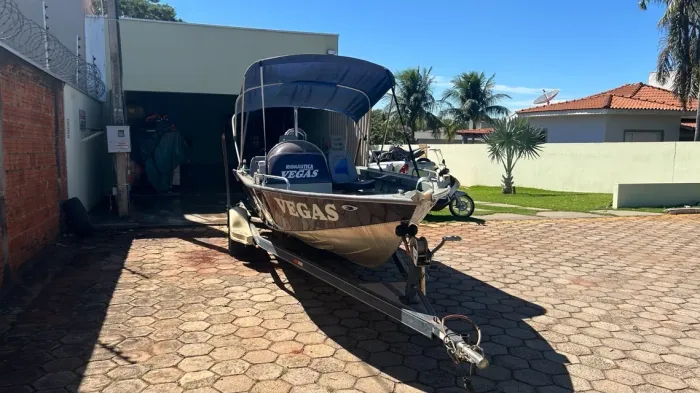 Lancha passeio e pesca 19 pés