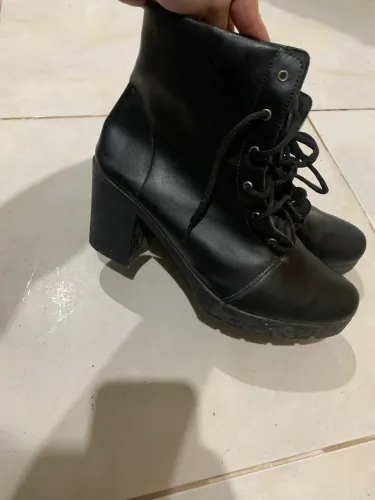 Bota cano curto tamanho 39