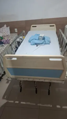 Cama hospitalar manual com colchão pneumático