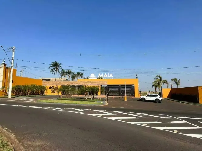 Terreno à venda no Condomínio Ayat, Club Residence II