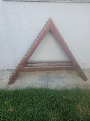 Mão francesa de 1,20 x 1,20 e de 080 x 0,80 R$ 100,00 e R$ 70,00 respectivamente