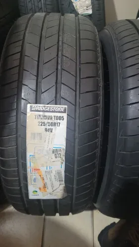 Pneus   , 225  50  17  ,,,  Bridgestone  , novos