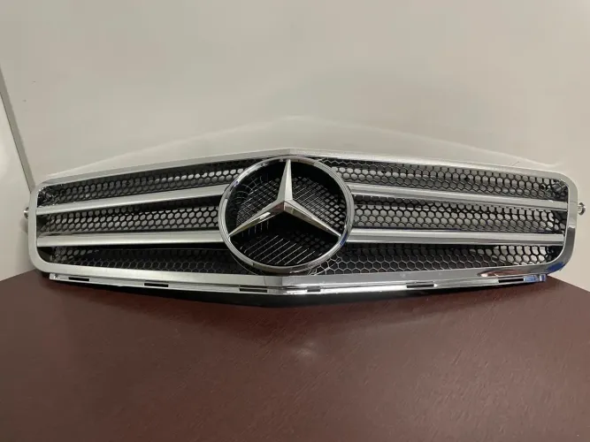 Grade Frontal Mercedes C180