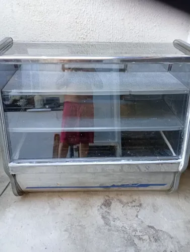 Vende se balcão refrigerado