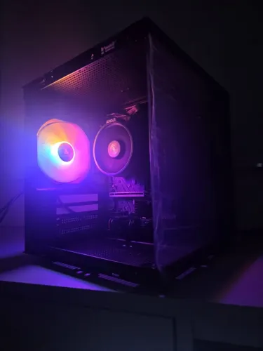 ? PC GAMER RYZEN 5 2400GE (c/ Vega 11) + A320m + 16gb (2x8) DDR4 + SSD 120g + HD 500g ?
