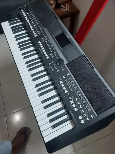 Teclado PSR SX 600 semi novo com suporte e case incluidos