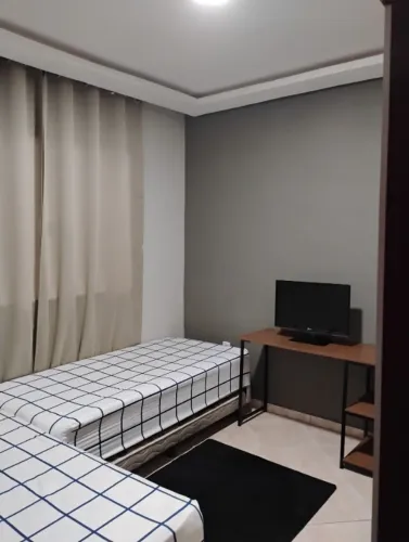 Vendo casa c/ 3 quartos sendo uma suíte ,sala de jantar e estar,cozinha, banheiro socia