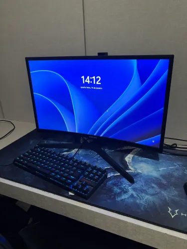Monitor Samsung 144hz 24? Curvo