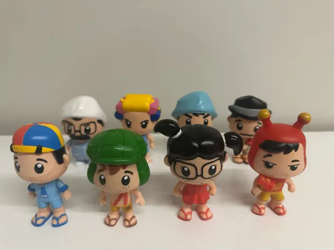 Coleção Completa com 8 Bonecos Turma do Chaves em Acapulco - Giraffas