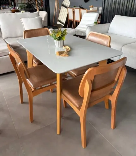Mesa de Jantar com 04 cadeiras