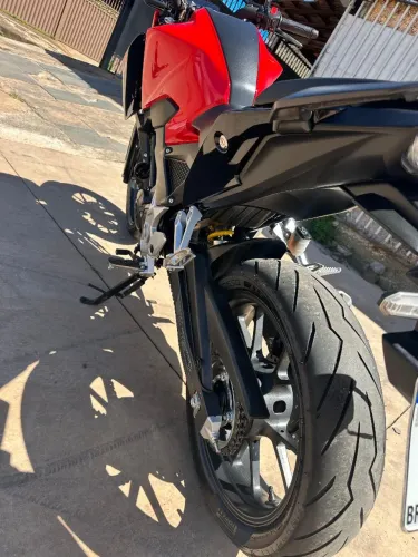 MOTO HONDA TWISTER CBS / CB300F<br>MOTO HONDA TWISTER CBS / CB300F