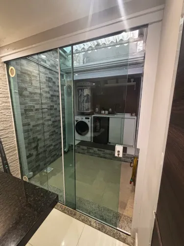 Vende-se porta de vidro