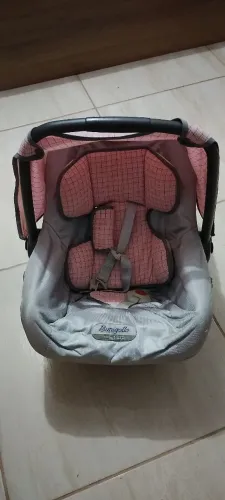 Vendo bebê conforto, marca Burigotto, em ótimo estado, usado apenas uma vez.