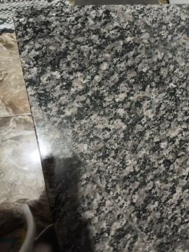 Mesa tampo, pés de granito