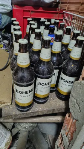 Vende-se 120 garrafas de cerveja ambev litrões somente a garrafa r$ 150