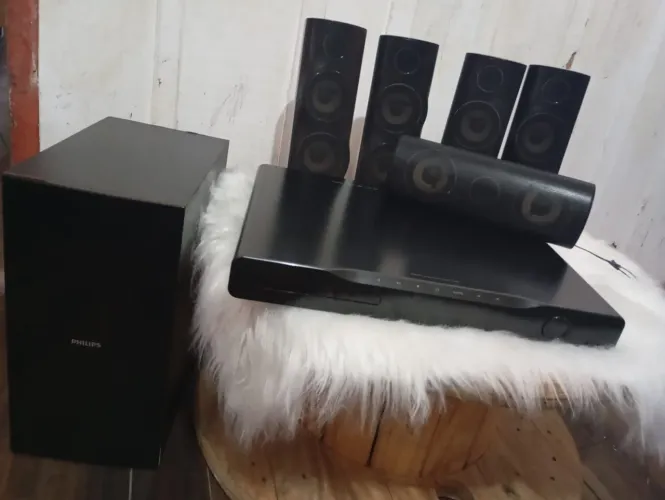 Home Theater Philips 5.1 (modelo Philips HTD5520X/78