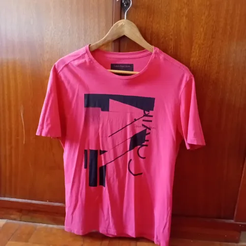 Camisa Calvin Klein jeans tamanho G quase nunca usada