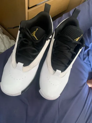 Air jordan max aura 6