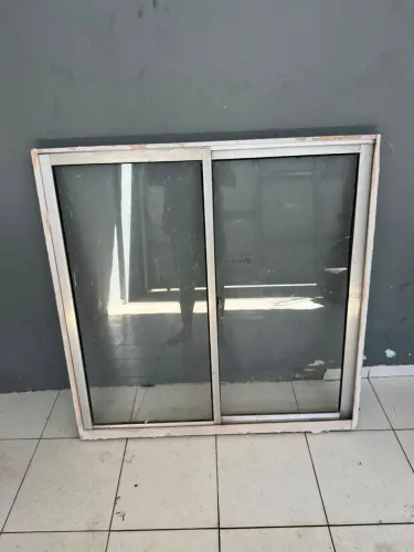 Janela de vidro em alumínio 