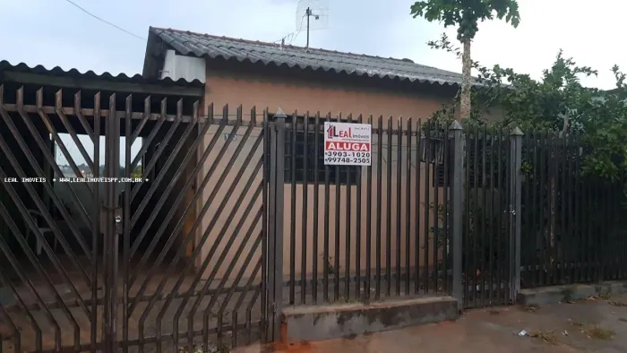 Casa para Locação em Presidente Prudente, MARISA, 3 dormitórios, 1 banheiro, 2 vagas