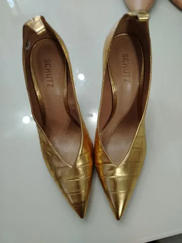 Sapato feminino Scarpin schutz