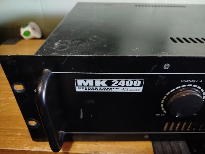 (POTÊNCIA PROFISSIONAL MARK-ÁUDIO MK-2400 TURBO-VENTILADA)