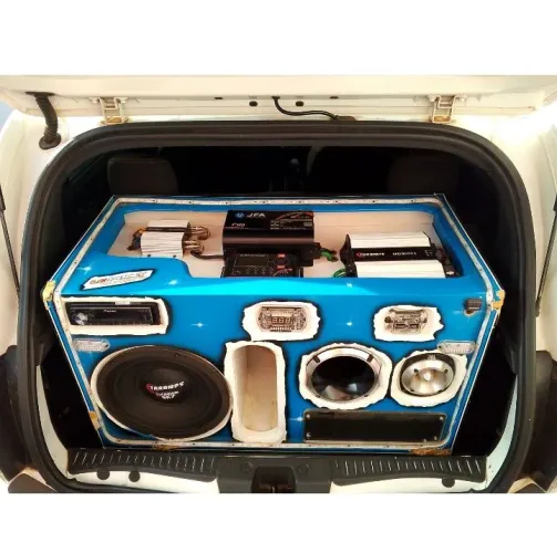 Som automotivo e residencial com fonte de bateria.