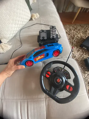 Carrinho controle remoto Homem Aranha
