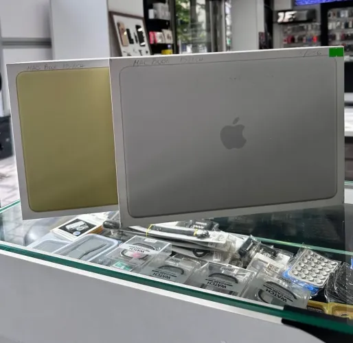 Lacrado MacBook neon 256